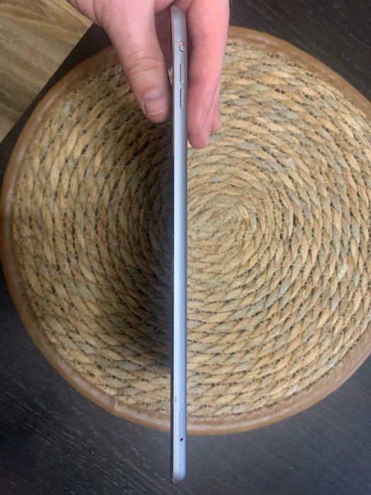 Планшет iPad Air 64Gb б/у