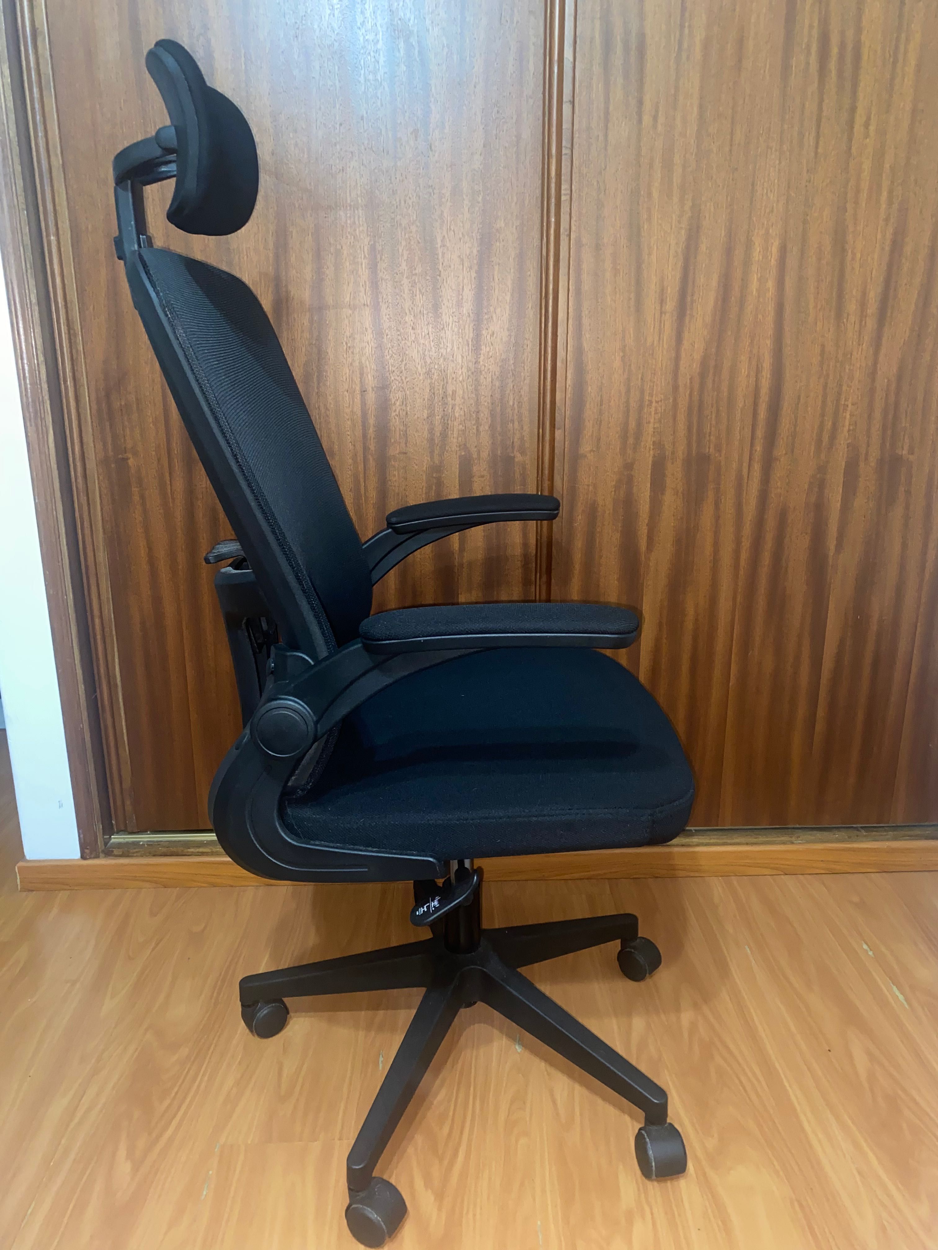 Cadeira Ergonômica com Suporte Lombar e de Cabeça