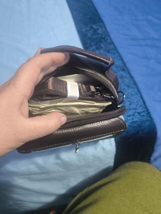 Bolsa tiracolo em pele