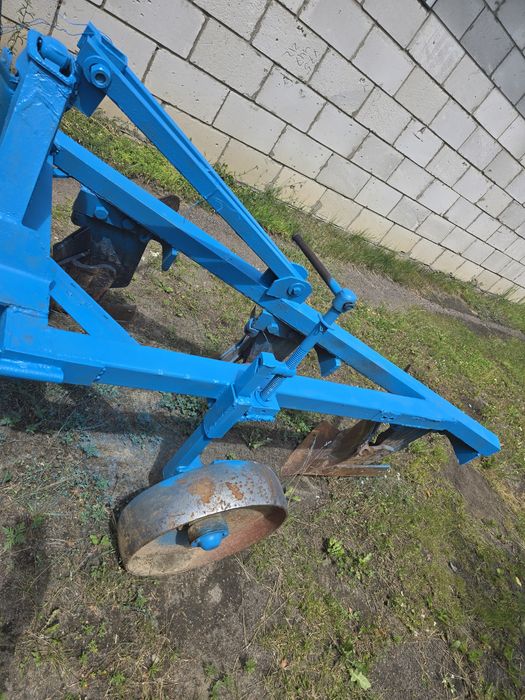 Плуг трьох корпусний 3 35