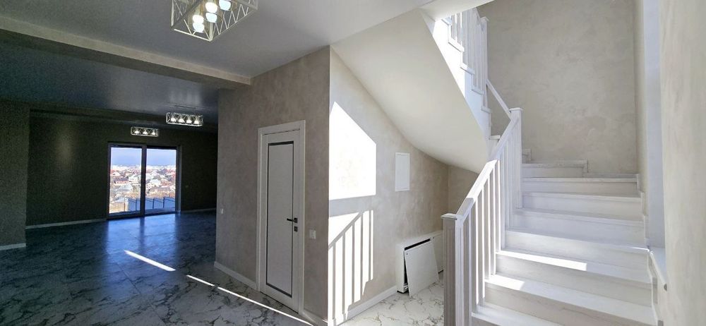 Якісний будинок з новим ремонтом