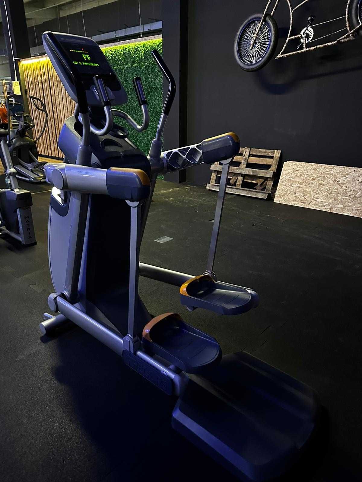 Precor amt 100i (rower treningowy, stepper, bieżnie, siłownia, gym)