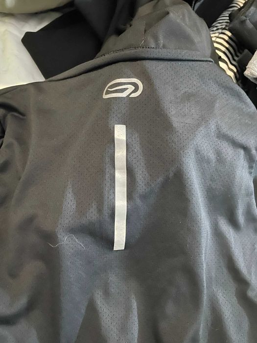 Top desportivo pouco uso preta.