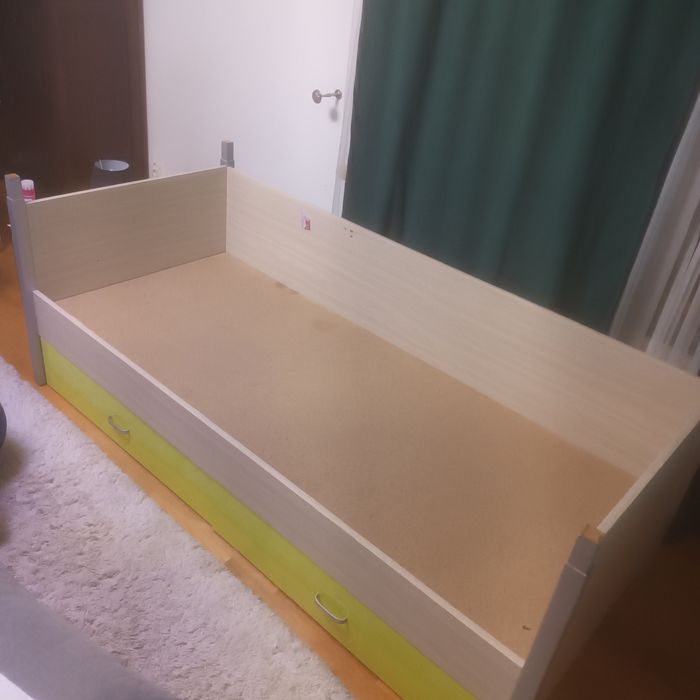 Łóżko dla dziecka z dwoma szufladami w dobrym stanie