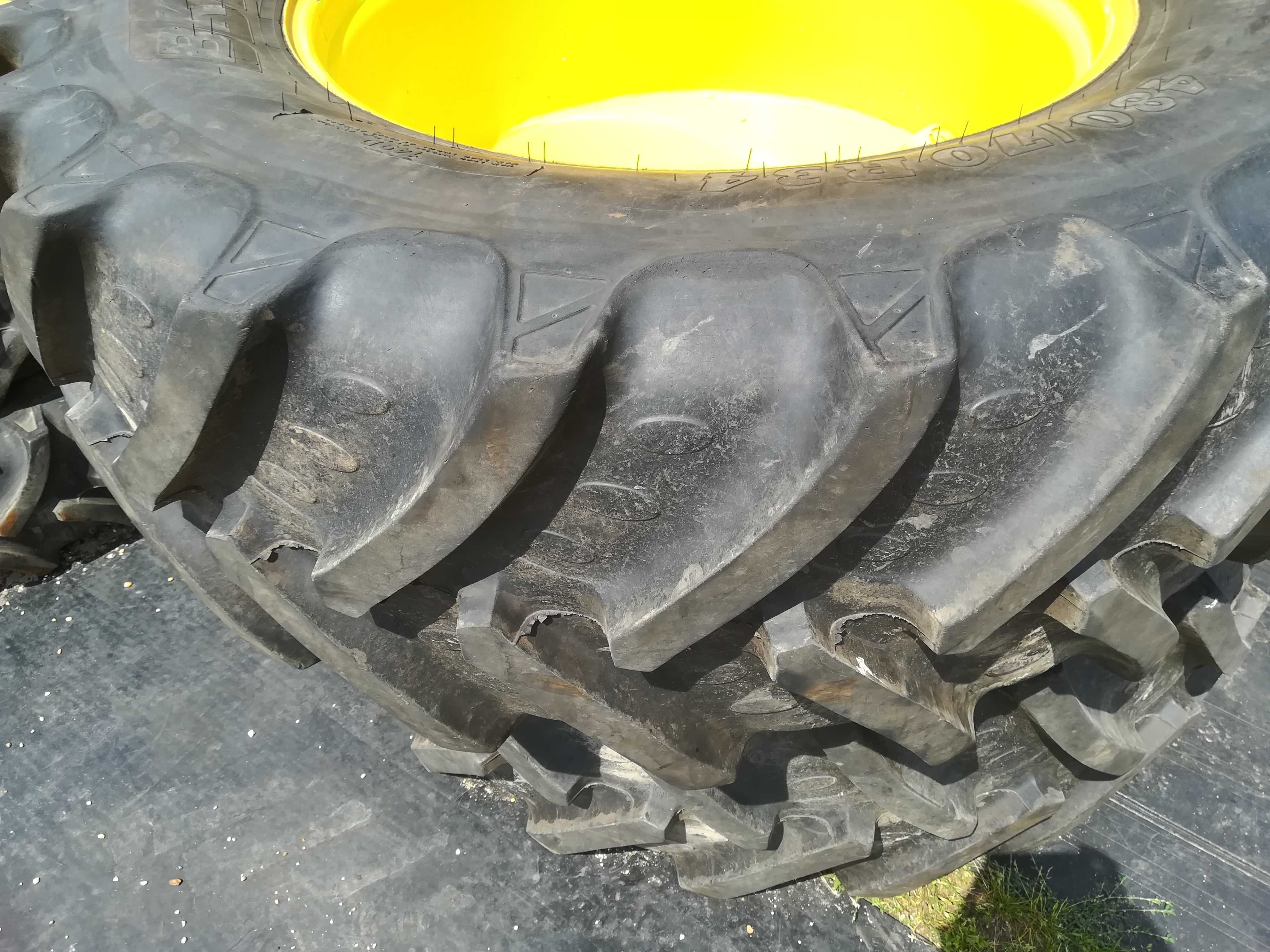 Koła wąskie John Deere 7R kukurydza 2.25m