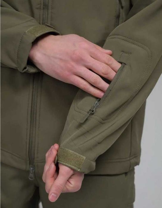 Захисний чоловічий костюм Softshell – ідеальний для подорожей