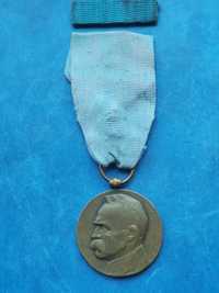 Medal X lecia odzyskania niepodległości z baretką