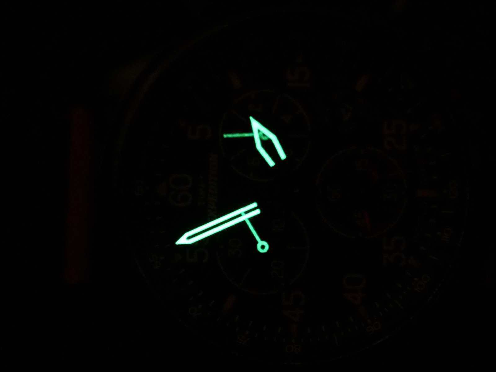 Timex Expedition Tw4B12300 с хронографом и с подсветкой Indiglo