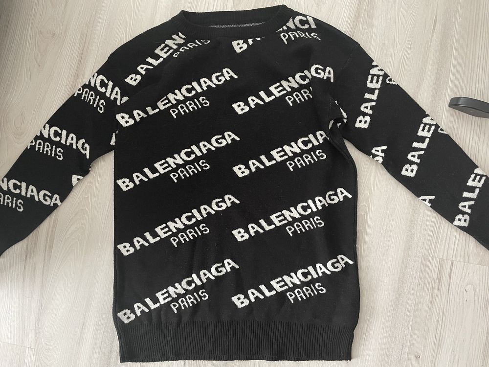 Czarny sweter tunika z printem Balenciaga rozmiar S oversize