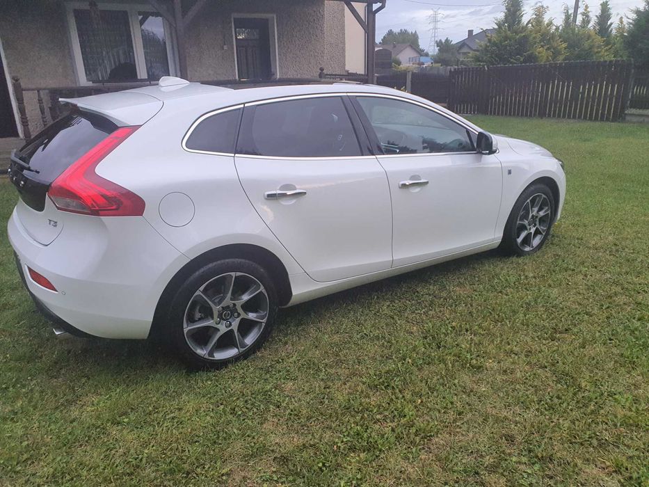 VOLVO V40 2,0 T3  2016 r