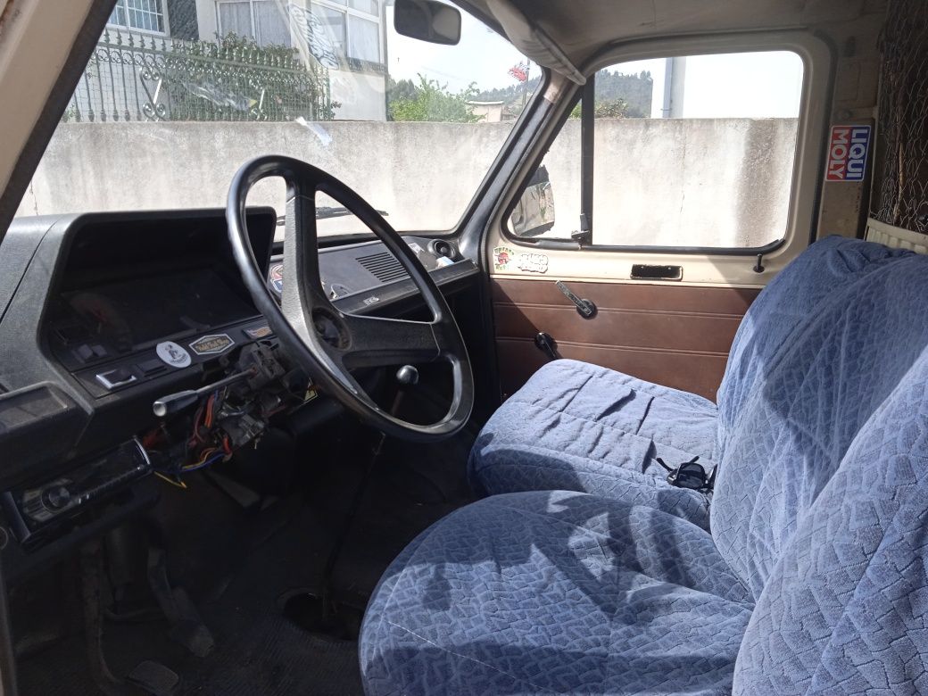 Vendo  Ford Transit de 1980. Troco por Transit de 7 lugares