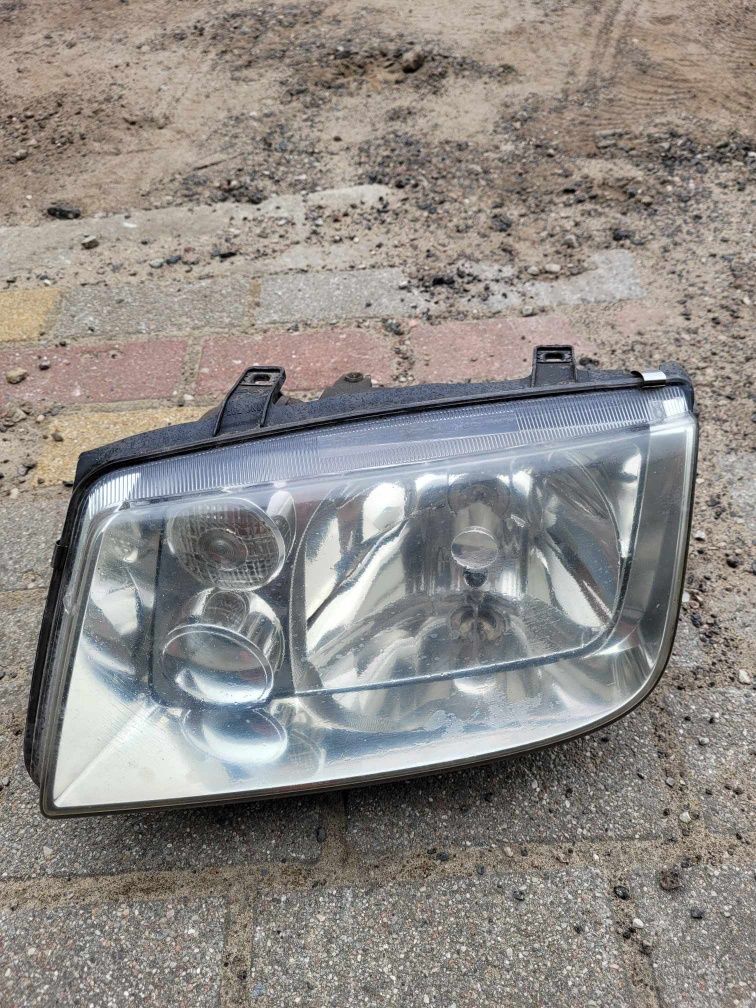 Przednie Lampy Vw Bora 1999r. 1.6