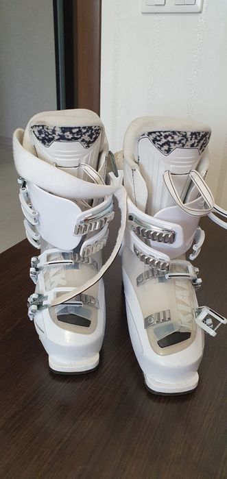 Продам лижні черевики Rossignol Kiara
