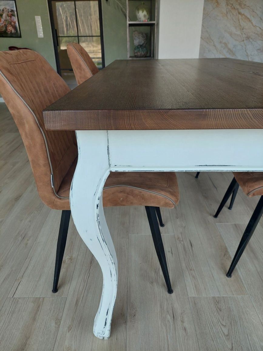 Stół jadalny z litego drewna w stylu Riviera Maison
