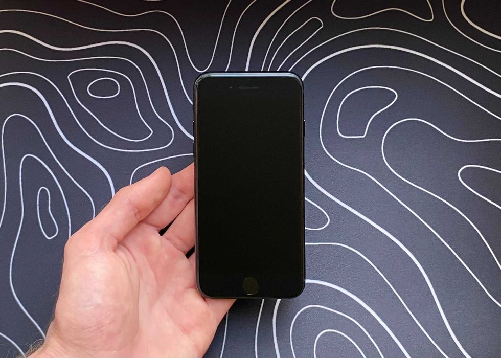 Почти новый - iPhone SE 2022 - 64 гб - 85% АКБ - MIDNIGHT - NEVERLOCK