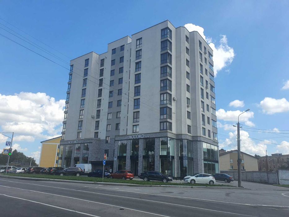 Простора 2-к квартира в зданому будинку Центр, мінімальне оформлення