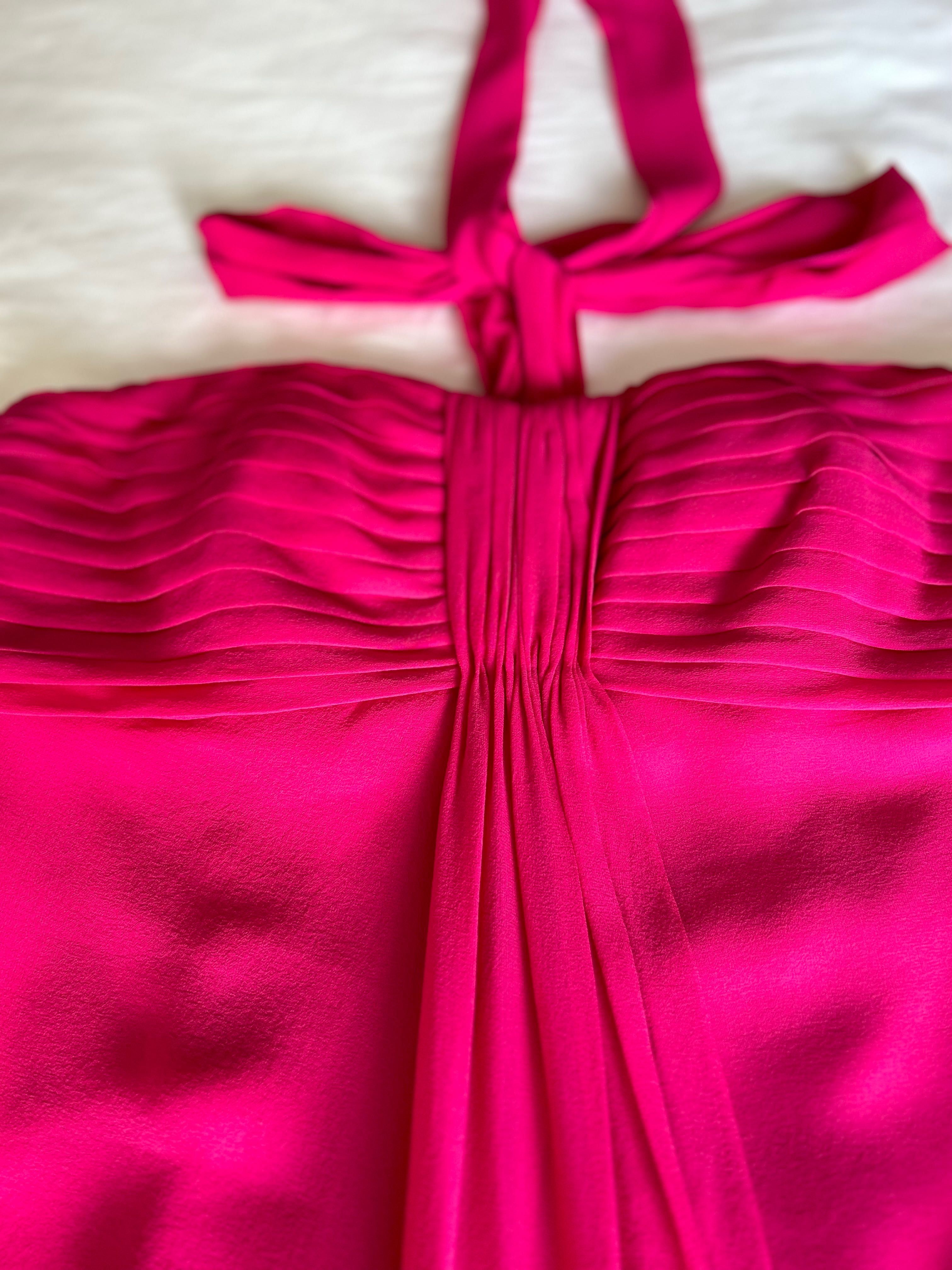 Vestido rosa de seda sem alças
