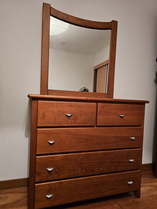 Cómoda com Espelho