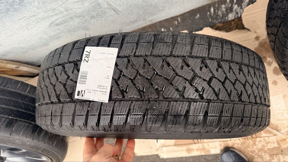 Автошини зимні BRIDGESTONE   215/60 R17