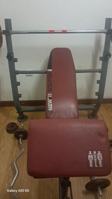 vendo banco supino newfit sculptor reto e inclinado 
barra de 15kg com