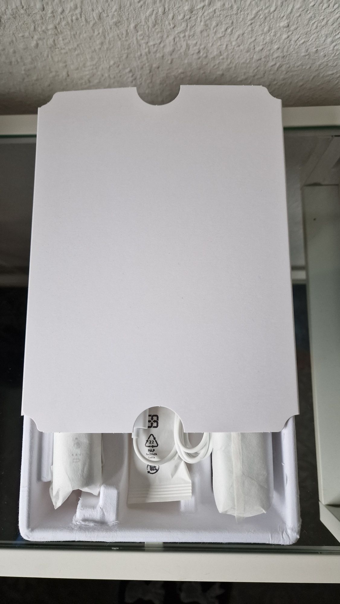 Нова звуковая зубная щітка Филипс Sonicare 5500