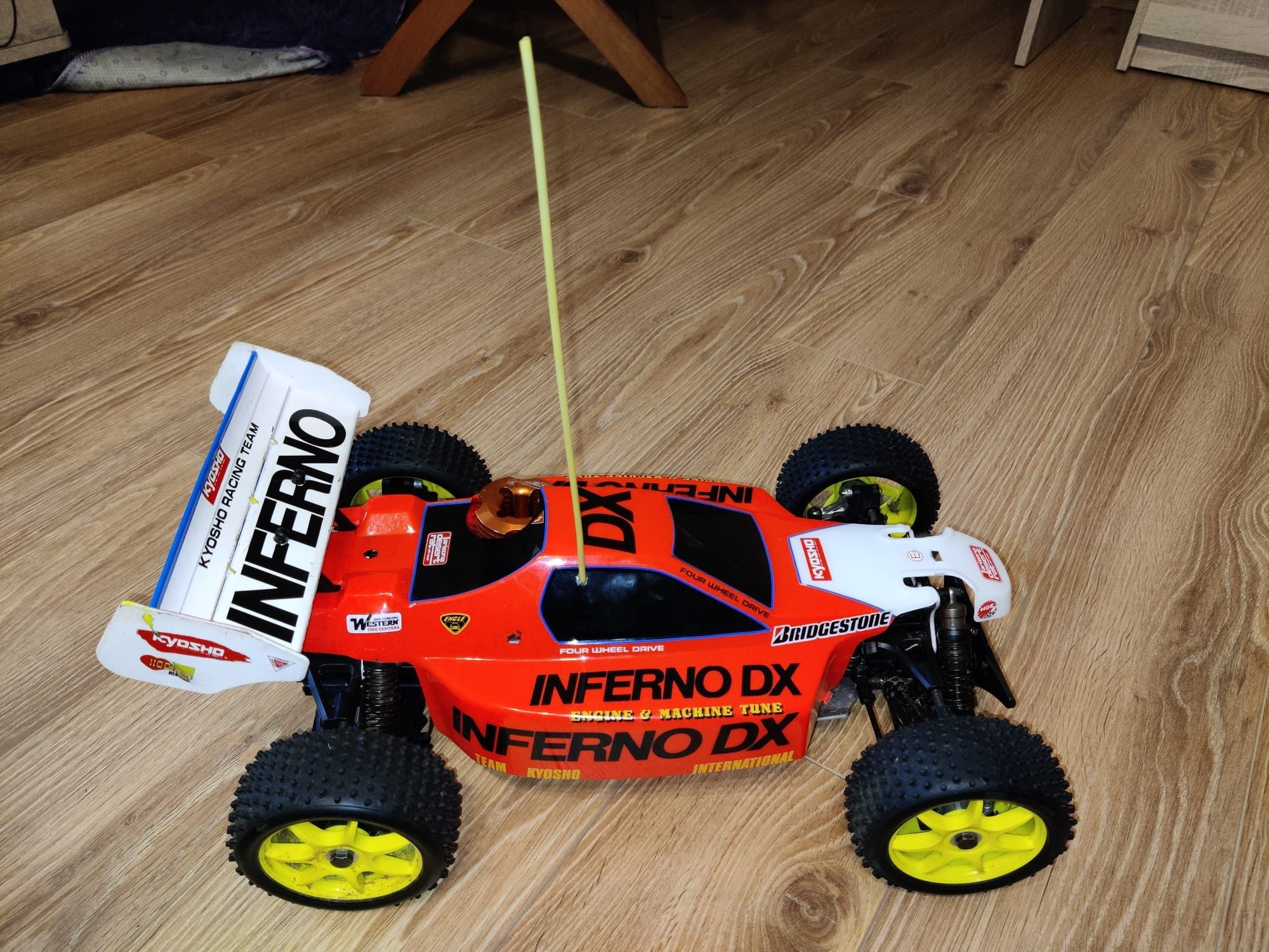 Kyosho Inferno DX4WD- stan bardzo  dobry