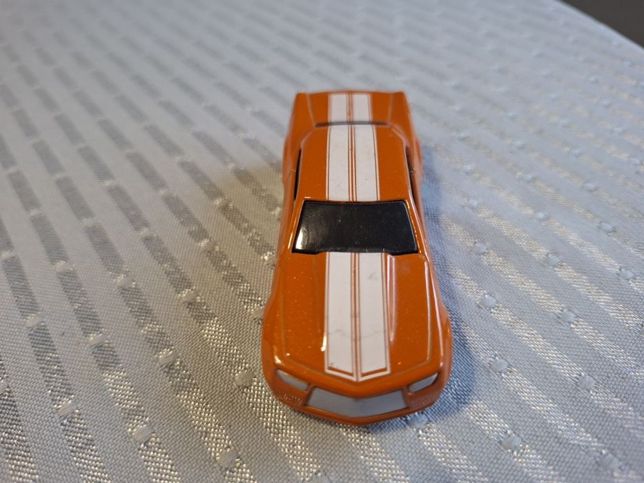 Maisto model samochodu stallion skala 1:64