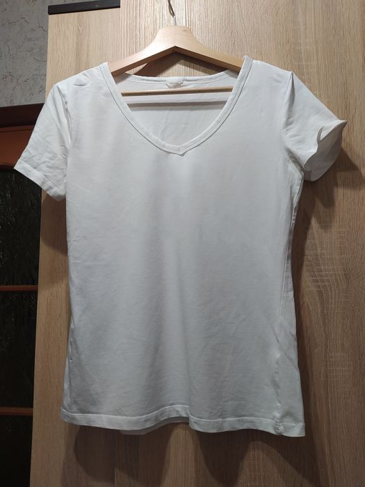 футболка білого кольору