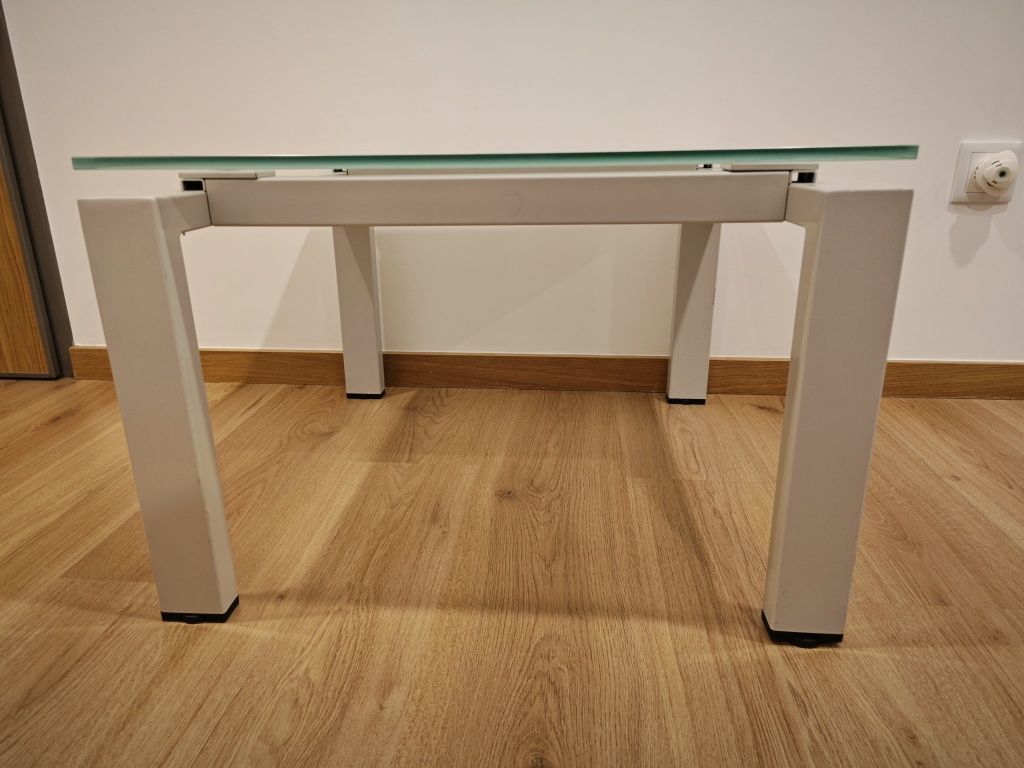Mesa de apoio com tampo em vidro