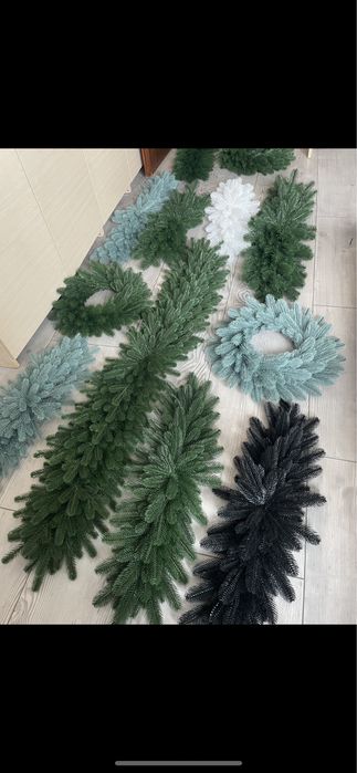 Гілка з гілочок ялинки хвої гірлянда на камін новорічний декор віночок