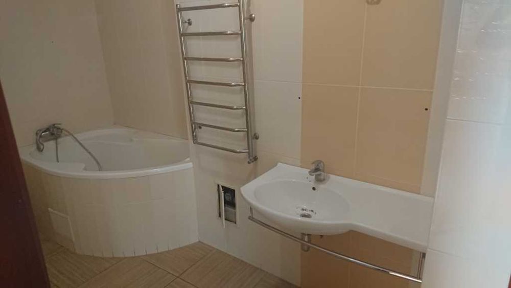 Продаж 2-к квартири 72,1 м2 м.Київ, вул.Драгоманова, 6-А  82000 $