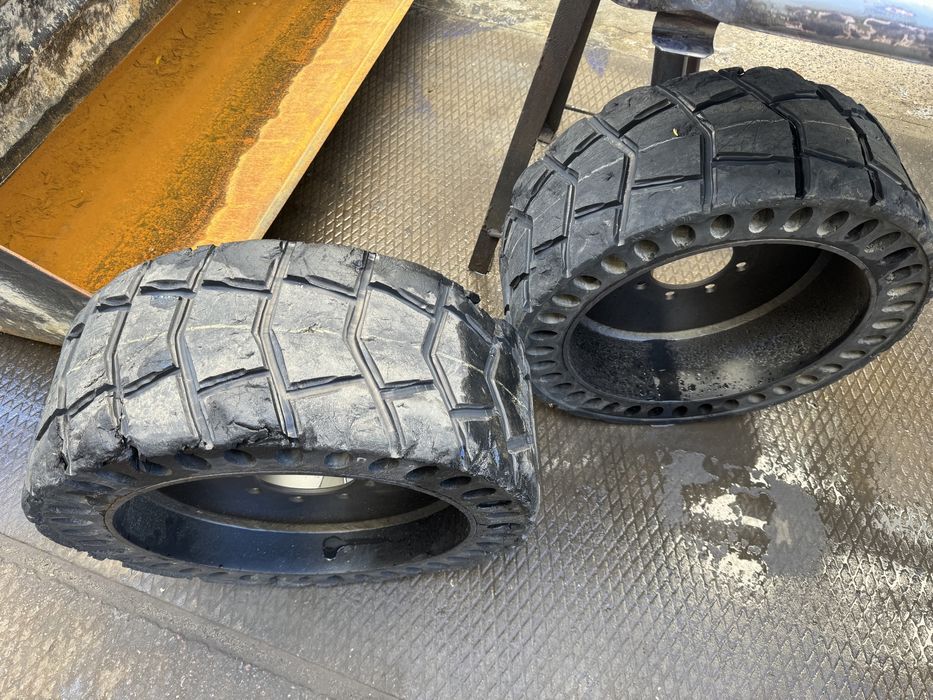 Колеса Диски і Шини 12 - R 16.5  Bobcat