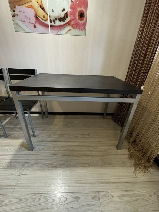 Стіл і 3 стільця