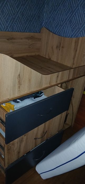 Продам дитяче ліжко горище.