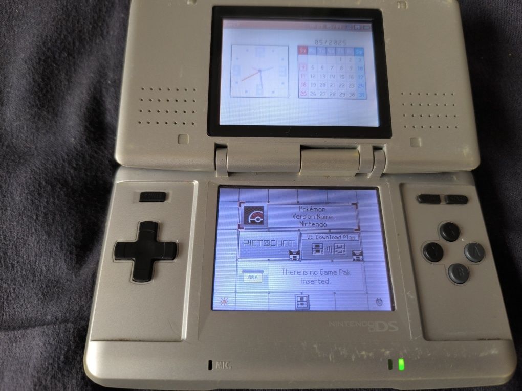 Nintendo DS original, com carregador + Pokémon black original.