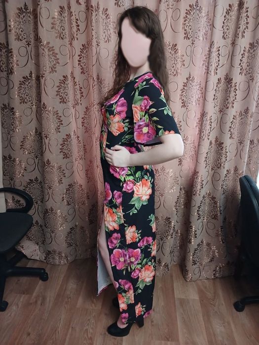 Літня сукня з квітами.