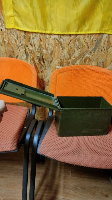 Металлический ящик для инструмента