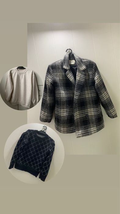 Płaszczyk flauszowy Sofie Schnoor w kratkę plus sweterek i bluza