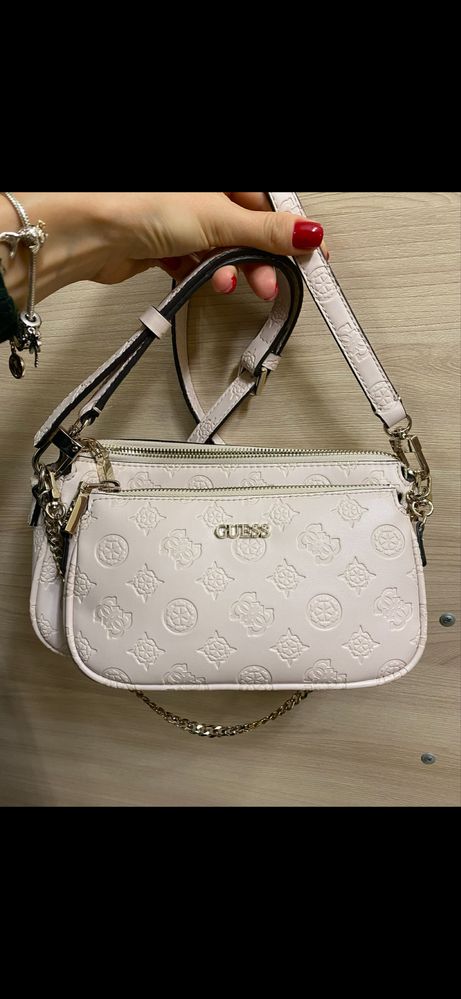 Двойная сумка Guess в состоянии новой