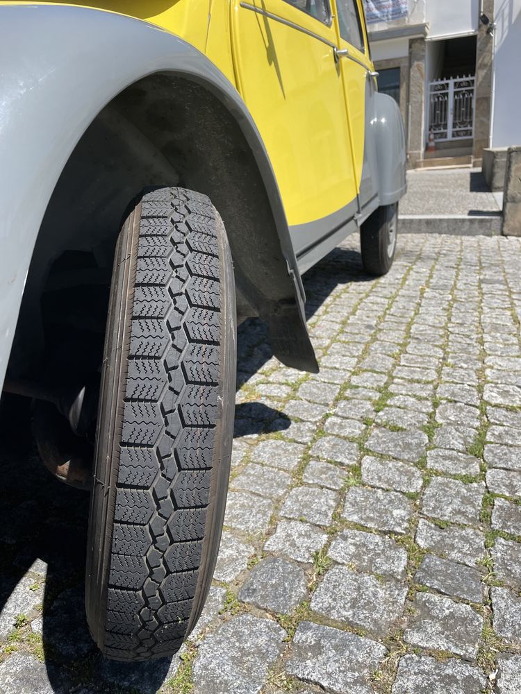 Citroen 2cv amarelo