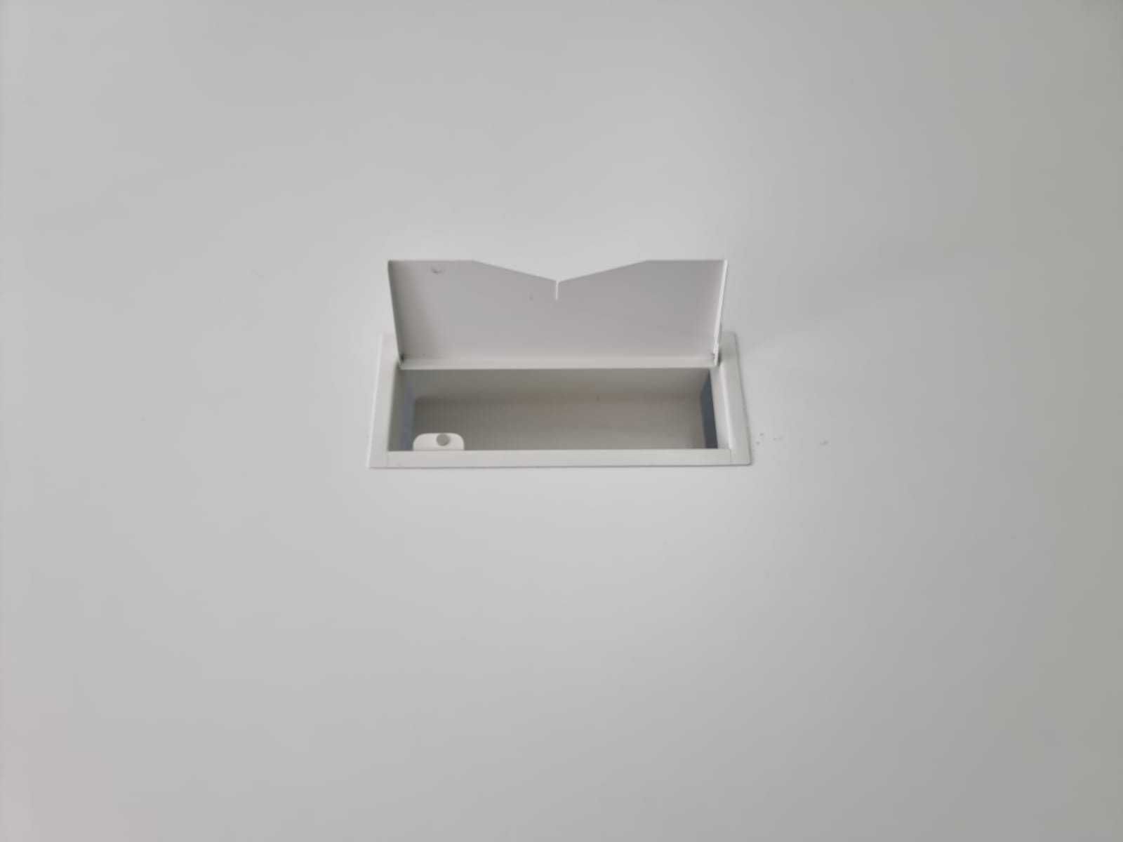 Mesa de reuniões. Bom estado. Boa qualidade. Marca Famo