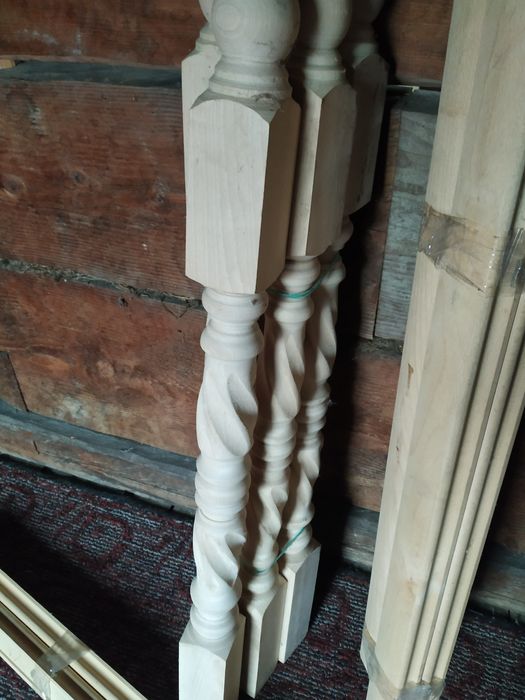 Балясини ,стовпи букові для сходових перил