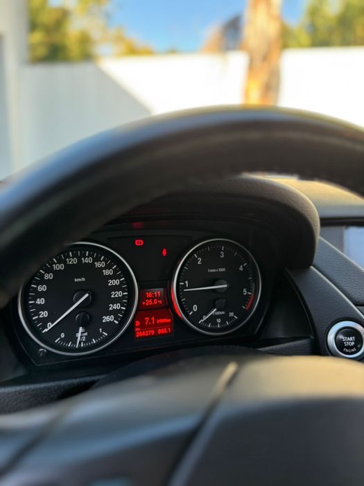 BMW X1 sDrive18d 2.0 Diesel
244.000 km | Cor preta | Revisõ