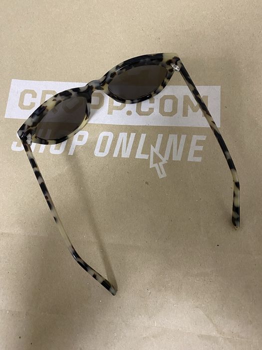 Сонцезахисні окуляри в стилі “cat eye” від HM