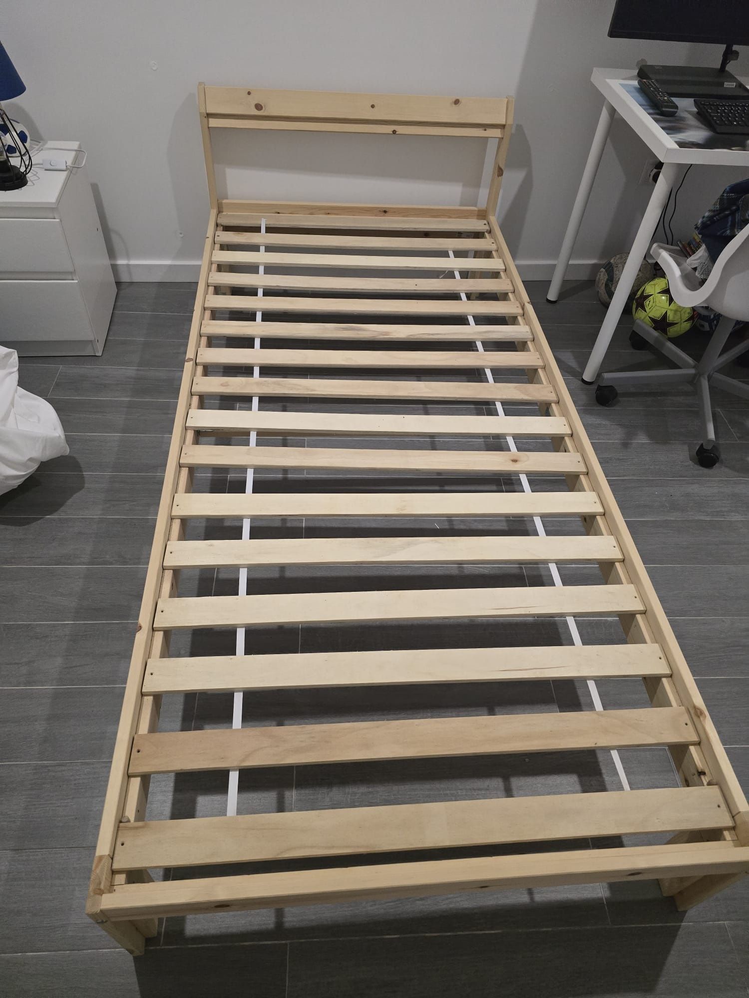 Cama solteiro com colchão e estrado