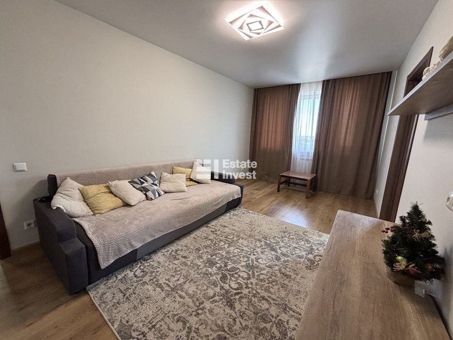 У продажу 4 кімн.кв.за адресою вул. Амосова,13.