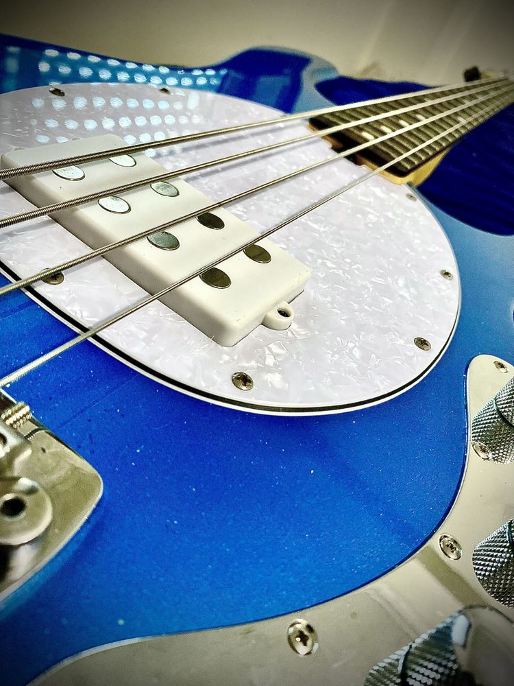 Baixo Sterling by Music Man Sting Ray 24 CA