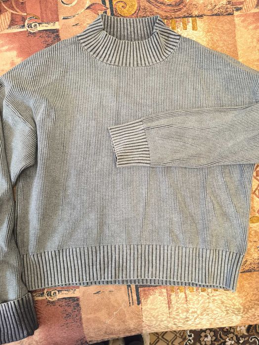 Светр укорочений, оверсайз,в гарному стані