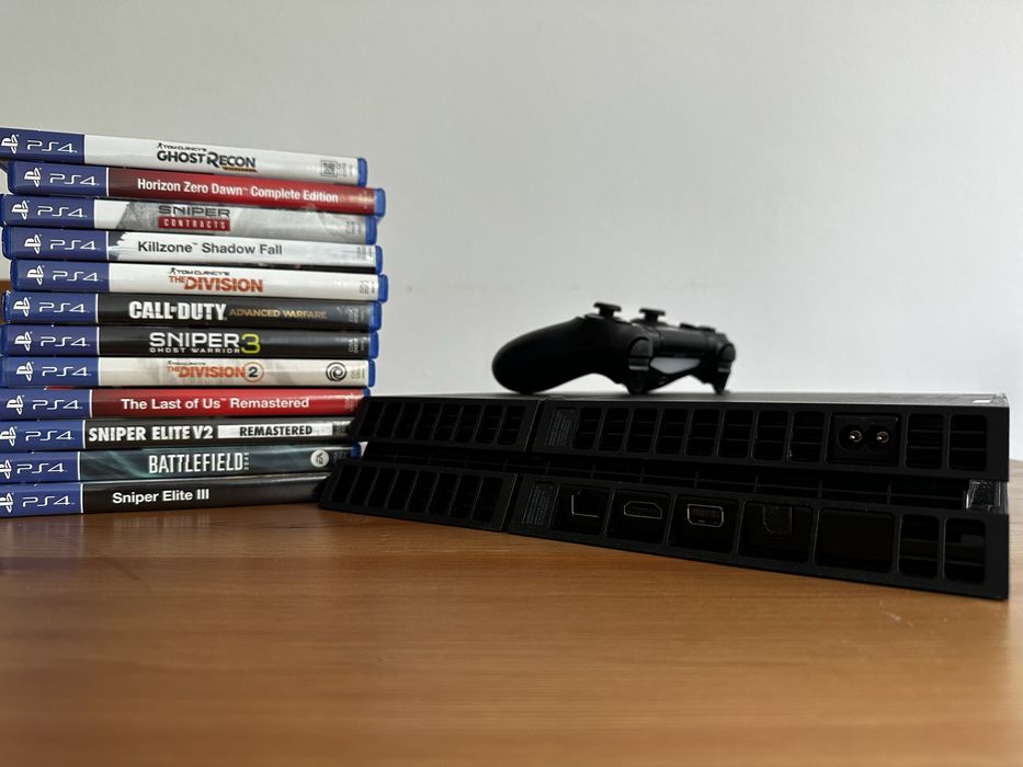 Ps4 1T z zestawem 12 gier