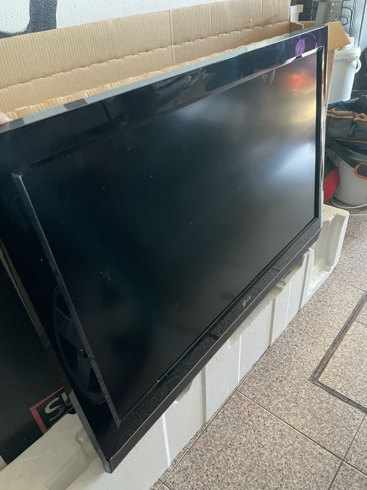 Plasma LG com suporte de parede